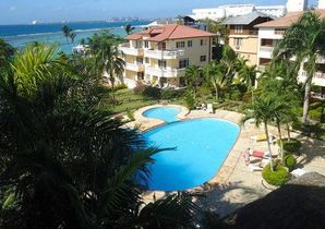 Hotel Las Palmeras Residence pool and garden